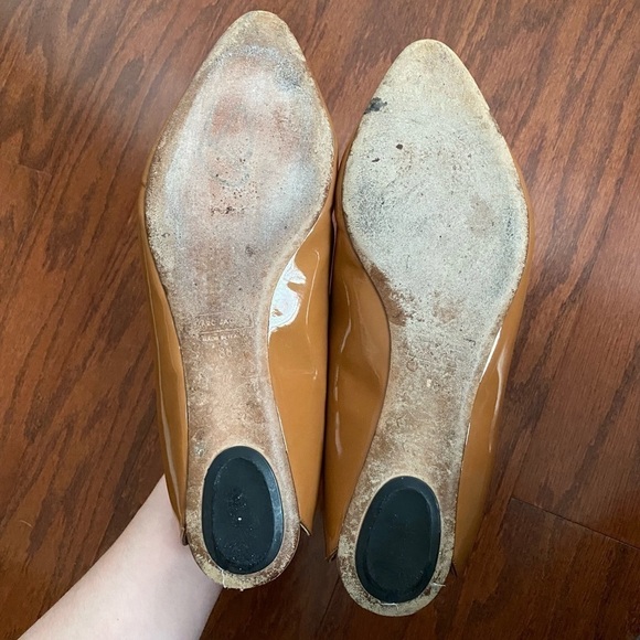 Marc Jacobs Tan Patent Leather Elastic Back Flats, size 38 - Picture 8 of 11
